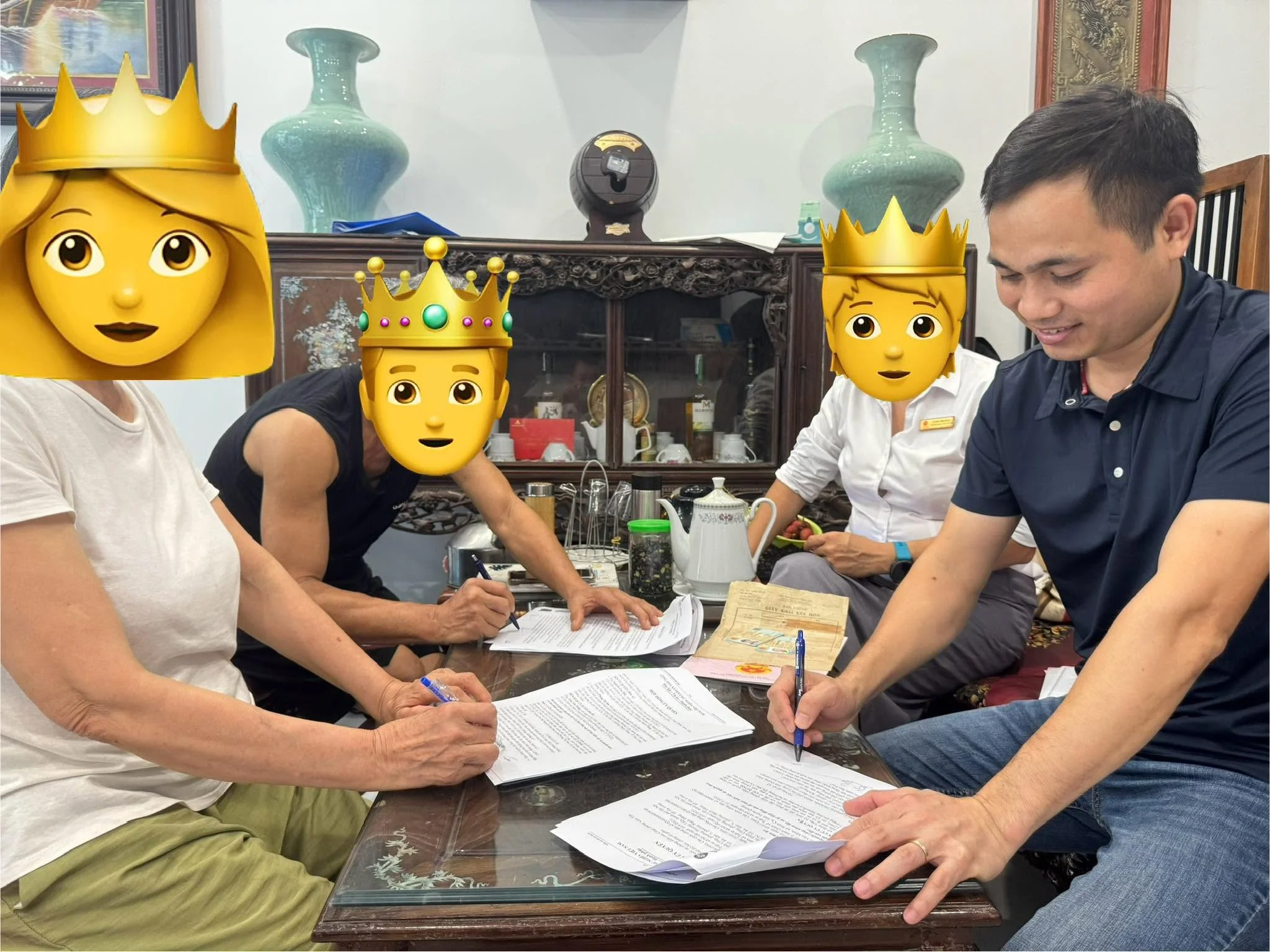 Đoàn khảo sát thực địa