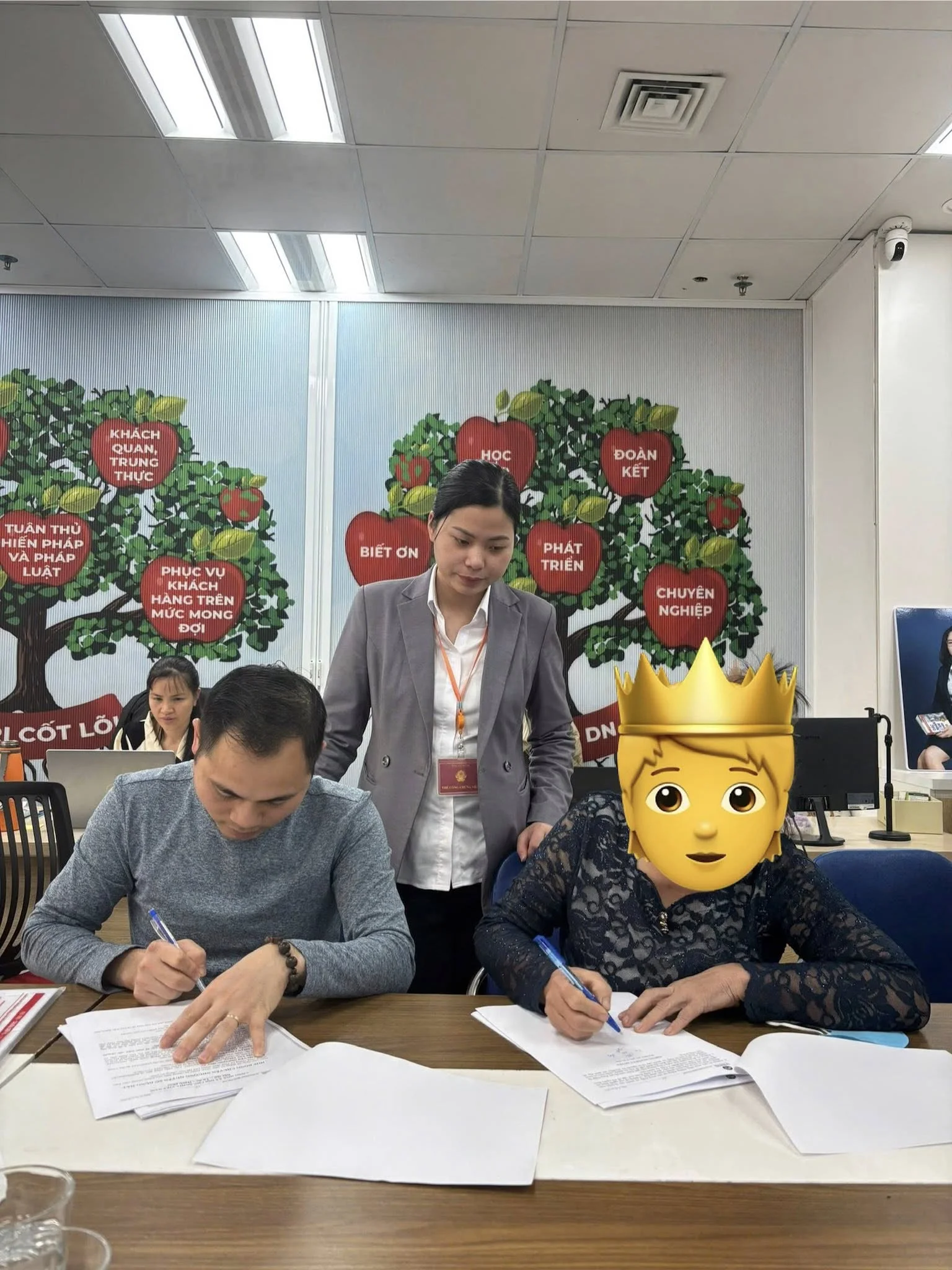 Hội ý nhóm nhà đầu tư